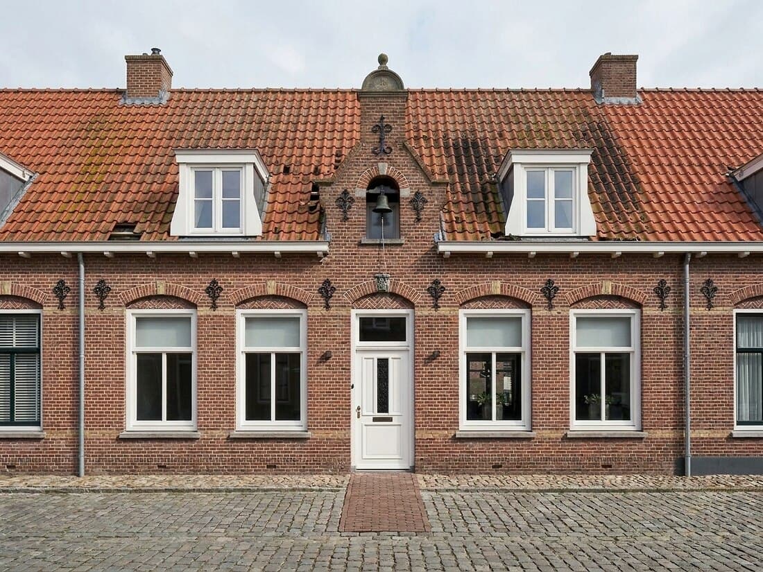 Pannendak vervangen in Valkenswaard, voor de renovatie